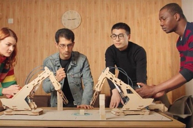 تولید اولین بازوی رباتیک تمام چوبی همه کاره