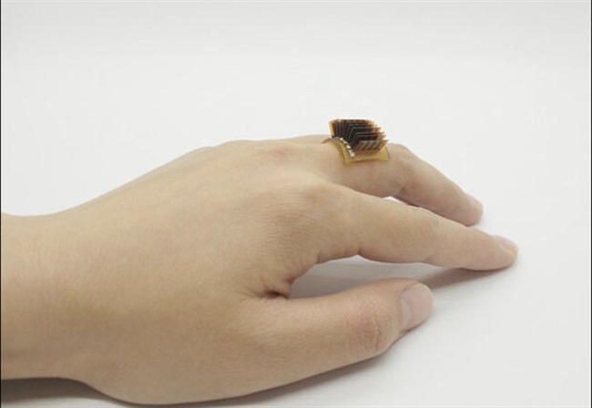 انگشتر هوشمند بدن انسان را به باتری زیستی تبدیل می‌کند
