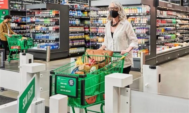 اولین سوپرمارکت آمازون با فناوری فروش Just Walk Out فردا افتتاح می‌شود